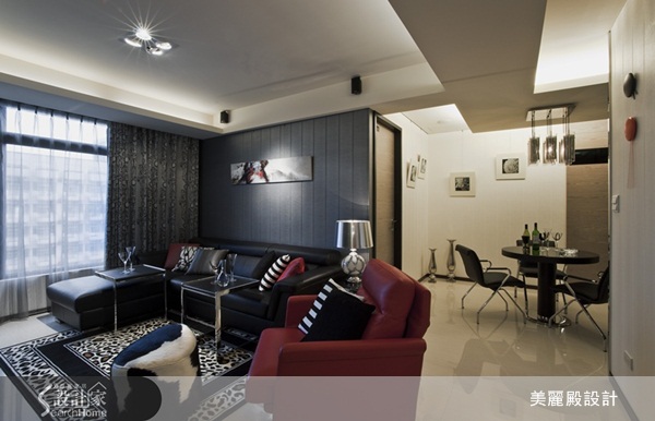 由於屋主常往返澳洲和台灣,原始空間的格局及風格,並